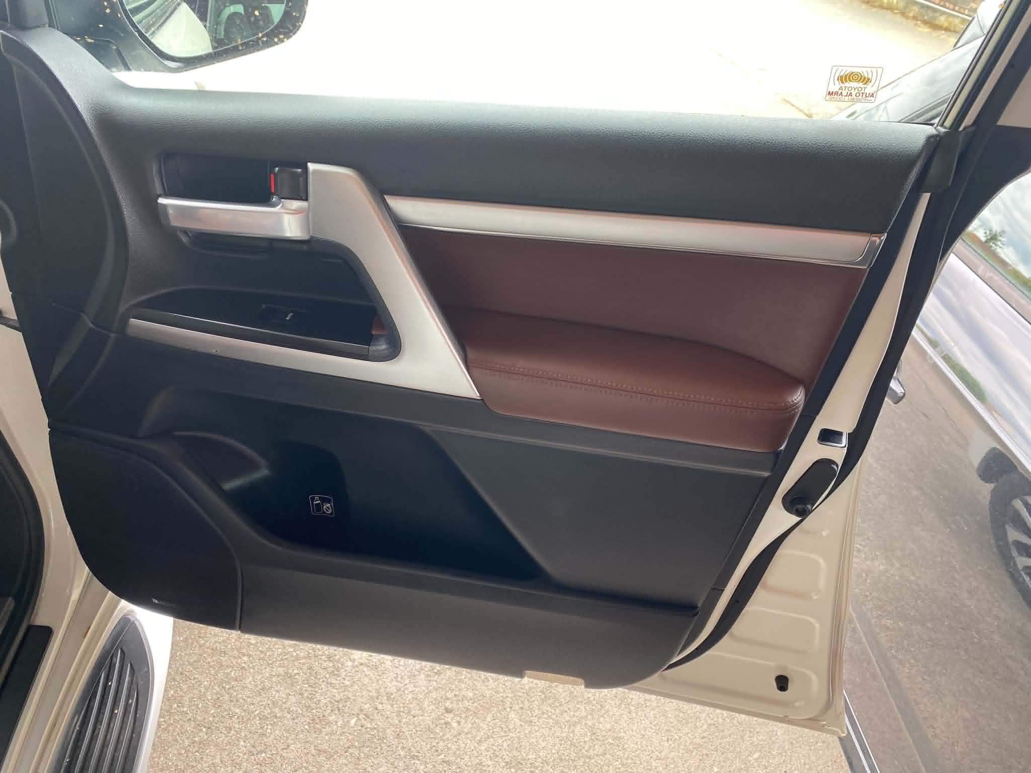 Toyota Land Cruiser V8 po detailingu